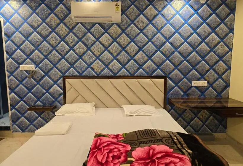 デラックスルーム, Sarojini Garden Hotel & Restaurant
