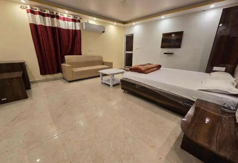 デラックスルーム, Sarojini Garden Hotel & Restaurant