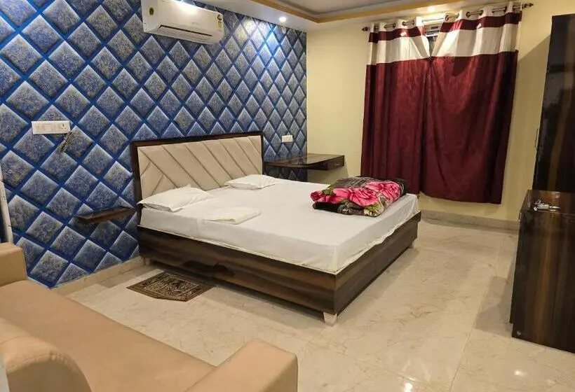 デラックスルーム, Sarojini Garden Hotel & Restaurant