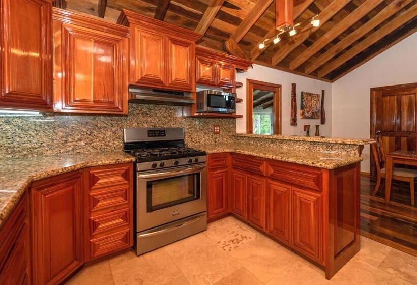 带阳台的三人标准间, Pur Private Suites