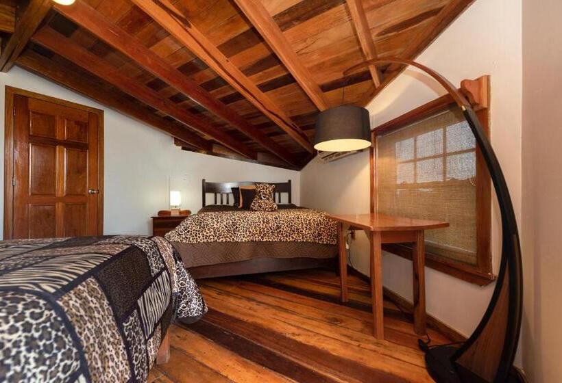 带阳台的三人标准间, Pur Private Suites