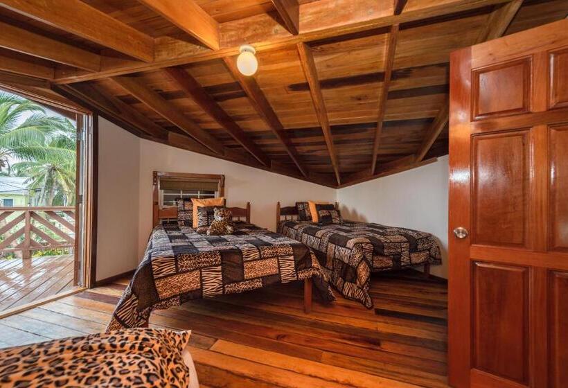 Трехместный Номер Стандарт с Балконом, Pur Private Suites