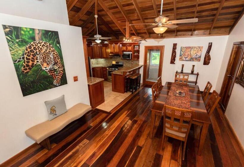 带阳台的三人标准间, Pur Private Suites