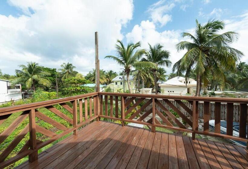 带阳台的三人标准间, Pur Private Suites