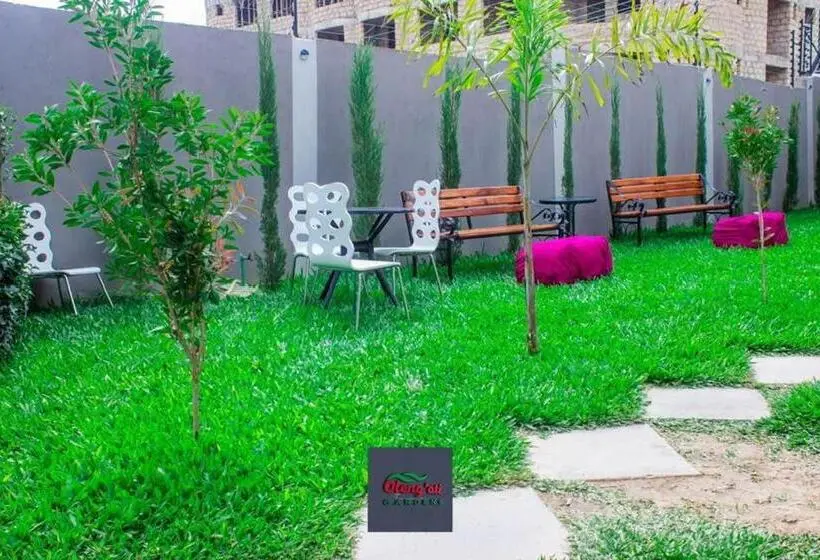 سوئیت با بالکن, Oleng Oti Gardens