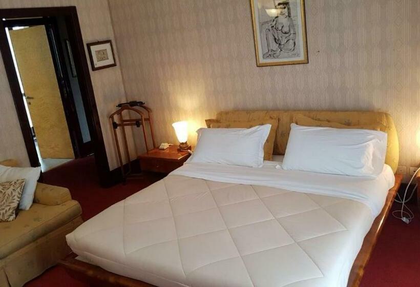 سوئیت جونیور با تراس, Villa Adriana Varese