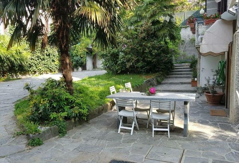 اتاق استاندارد سه تخته با چشمانداز باغ, Villa Adriana Varese