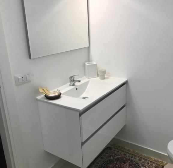 اتاق استاندارد سه نفره, Villa Adriana Varese