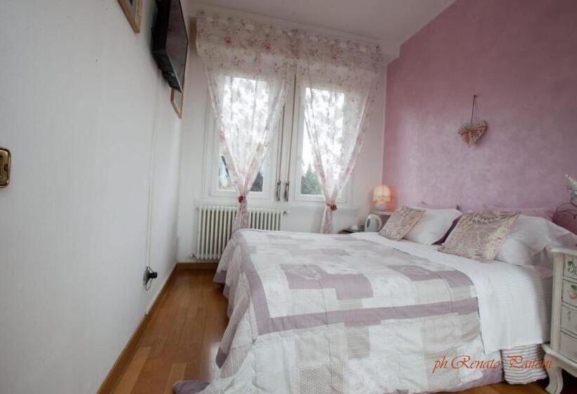 اتاق استاندارد با بالکن, Villa Adriana Varese