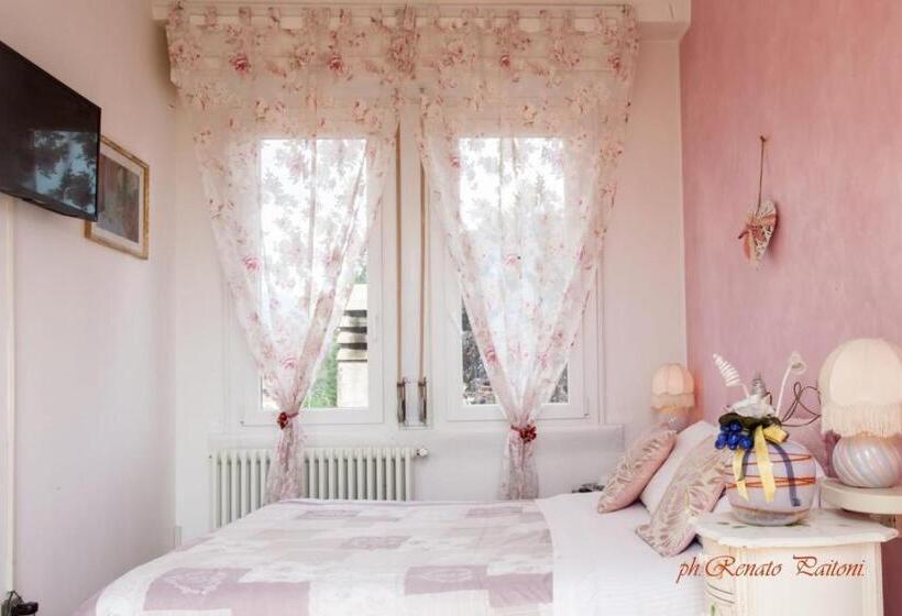 اتاق استاندارد با بالکن, Villa Adriana Varese