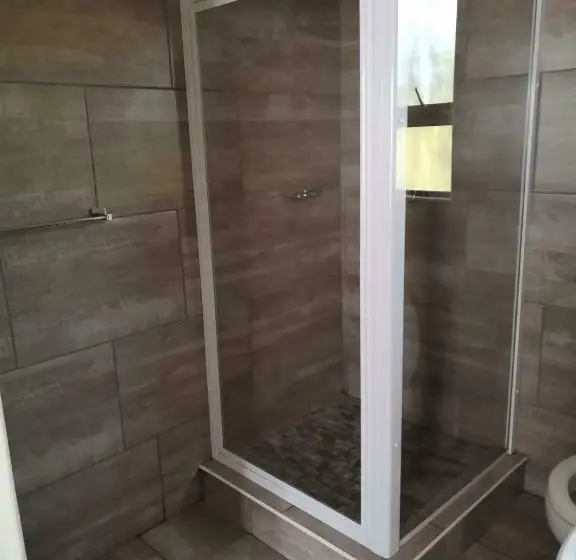 اتاق استاندارد سه نفره, Bird Haven Guesthouse