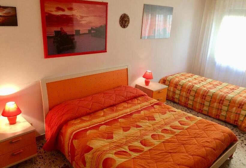 Standard Triple Room, Catalan Room S