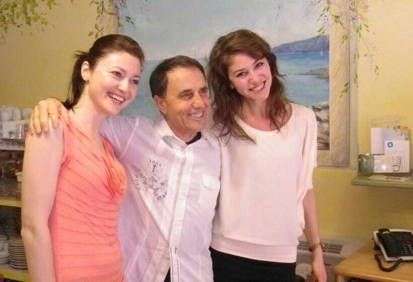 استودیوی استاندارد, Elisart Guest House