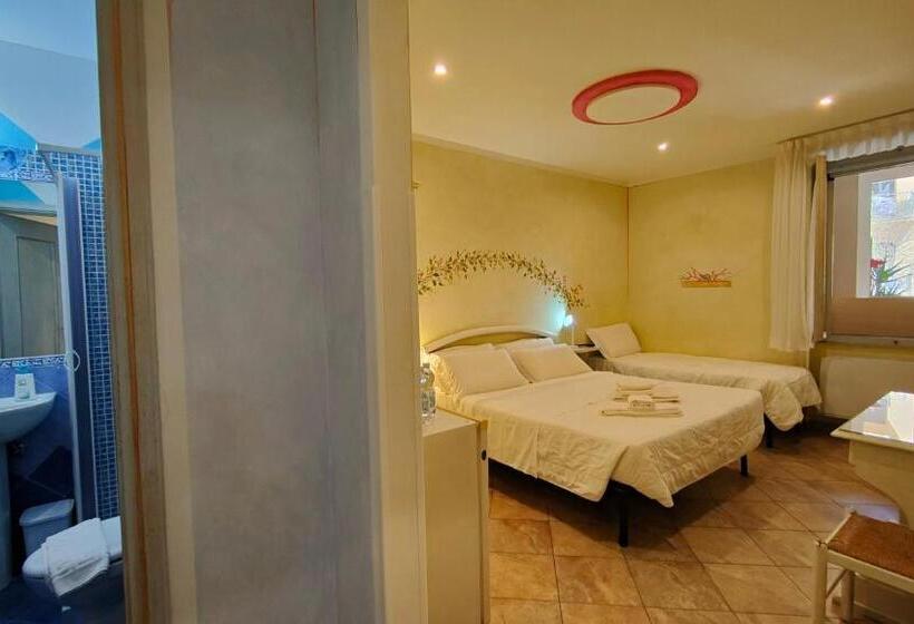 اتاق استاندارد سه نفره, Elisart Guest House