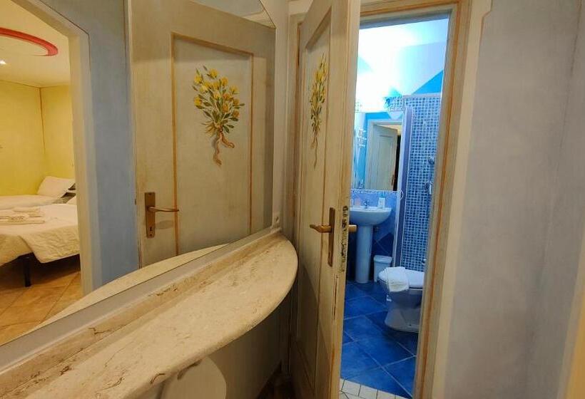 اتاق استاندارد سه نفره, Elisart Guest House