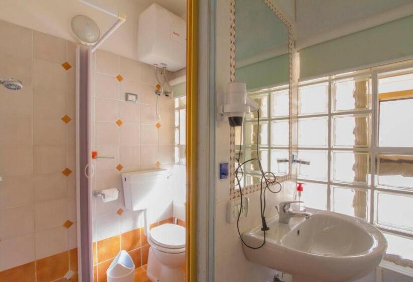 اتاق استاندارد سه نفره, Elisart Guest House