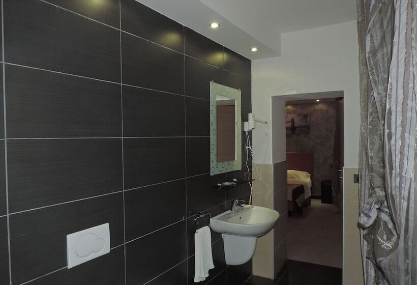 חדר סטנדרט לשלושה, La Suite Rooms & Apartments