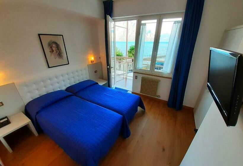 اتاق استاندارد با چشم‌انداز دریاچه, Al Molino