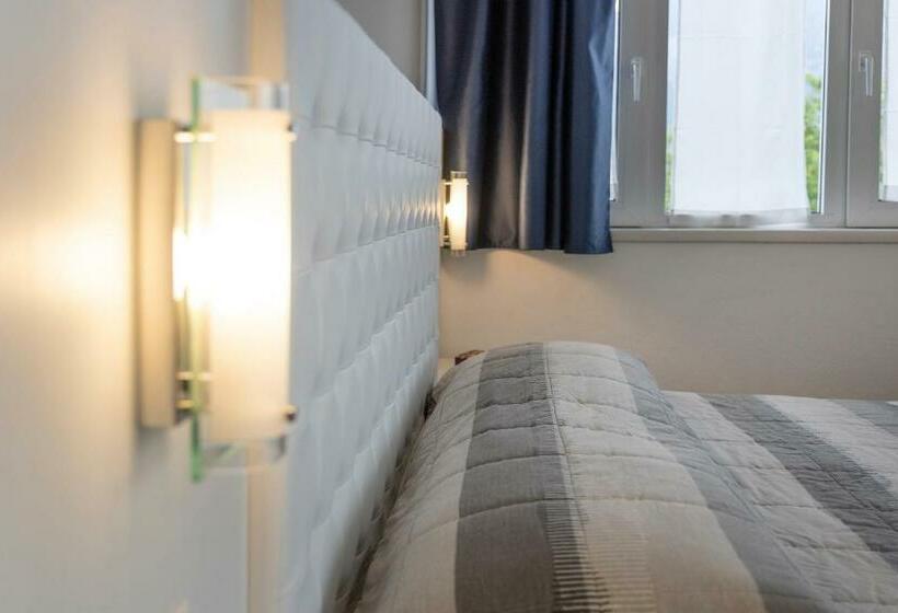 اتاق استاندارد با چشم‌انداز دریاچه, Al Molino