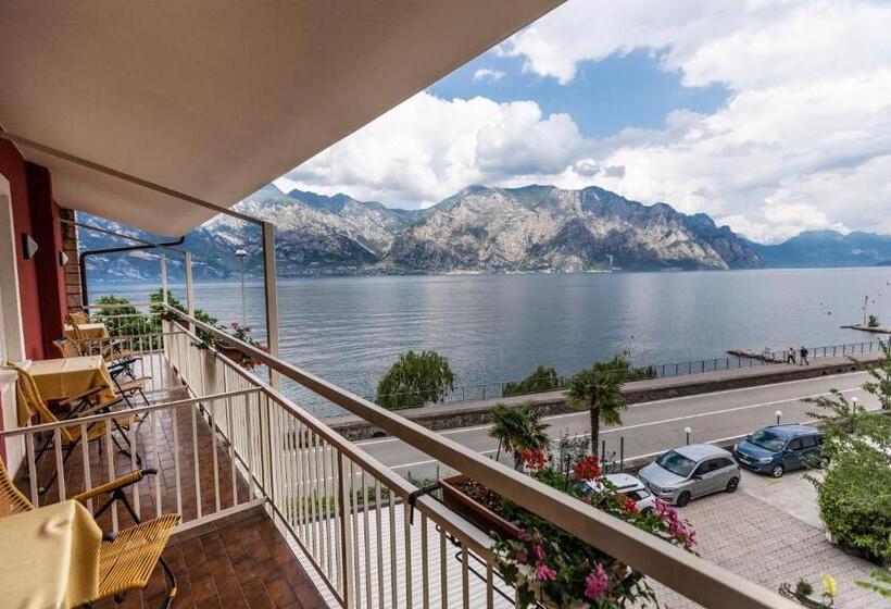 اتاق استاندارد با چشم‌انداز دریاچه, Al Molino