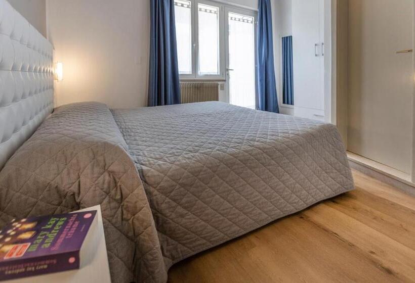 اتاق استاندارد با چشم‌انداز دریاچه, Al Molino