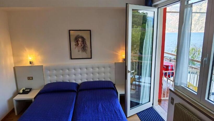 اتاق استاندارد با چشم‌انداز دریاچه, Al Molino