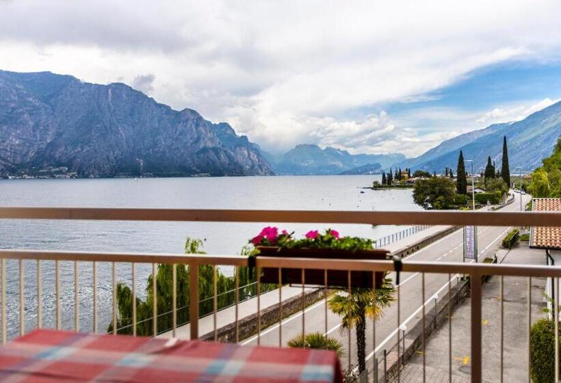 اتاق استاندارد با چشم‌انداز دریاچه, Al Molino