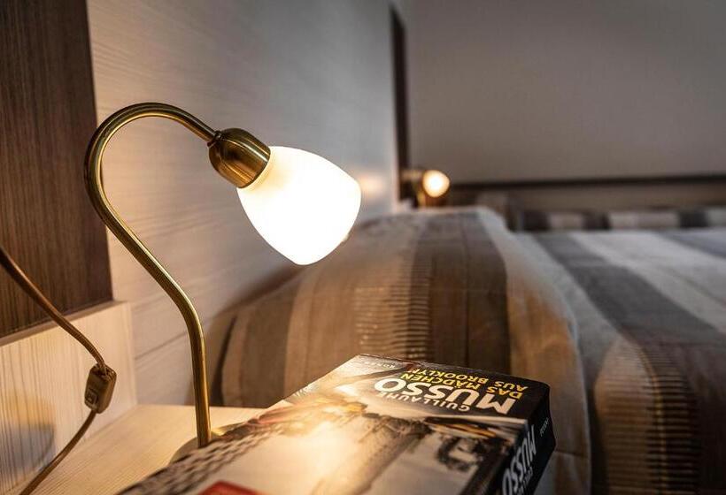 اتاق استاندارد سه نفره, Al Molino