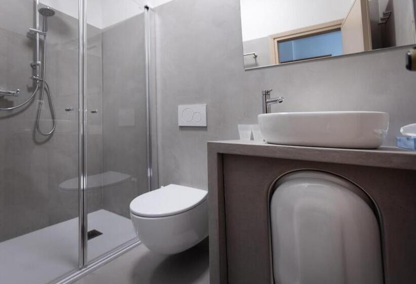 اتاق استاندارد سه نفره, Al Molino