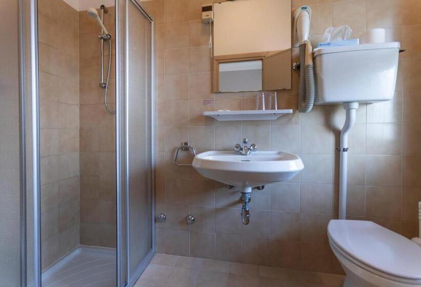 اتاق استاندارد با چشم‌انداز کوهستان, Al Molino