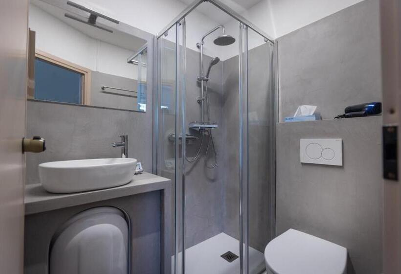 اتاق استاندارد سه نفره, Al Molino