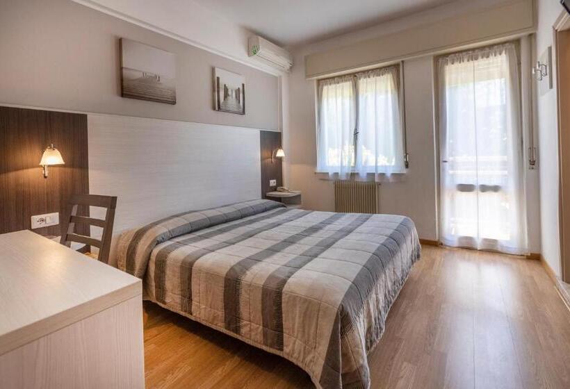 اتاق استاندارد با چشم‌انداز کوهستان, Al Molino