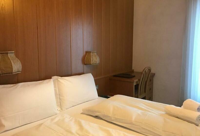 غرفة قياسية فردية, Al Piccolo