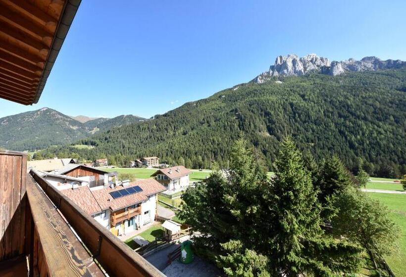 غرفة قياسية مطلة على الجبل, Al Piccolo