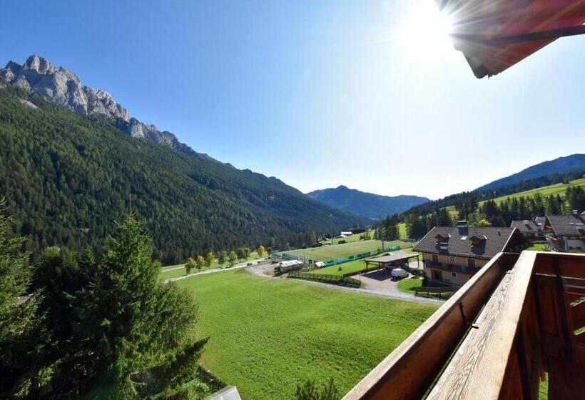 غرفة قياسية مطلة على الجبل, Al Piccolo