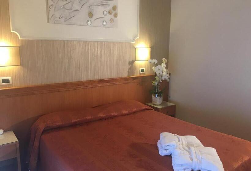 스탠다드 룸, Alexander