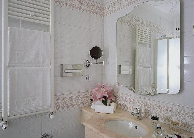 스탠다드 트리플 룸, Alexander