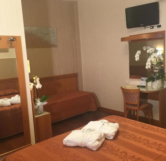 스탠다드 트리플 룸, Alexander