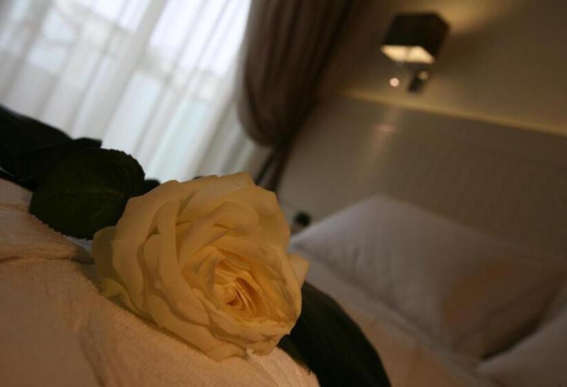 수피리어 룸, Alexander