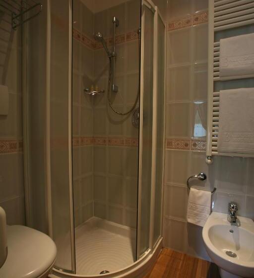 수피리어 룸, Alexander