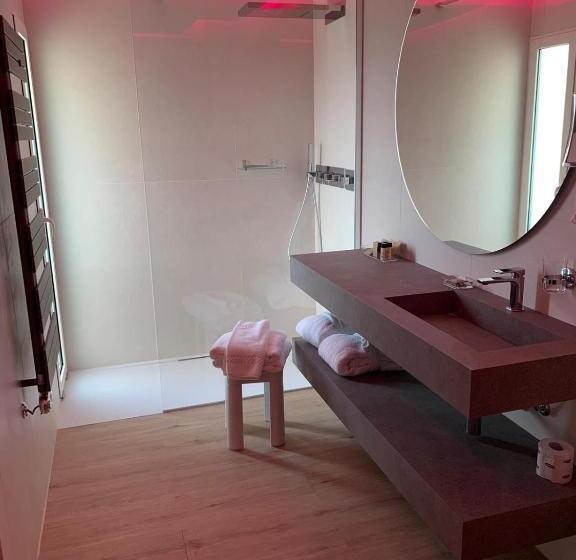 스위트, Alexander