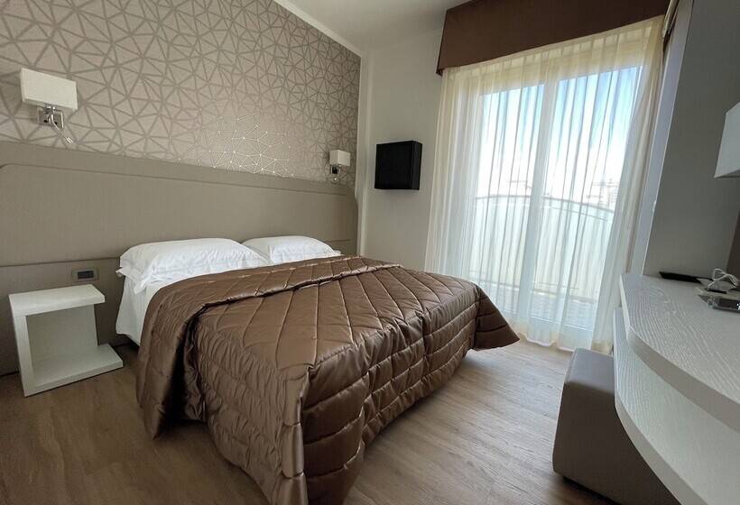 수피리어 룸, Alexander