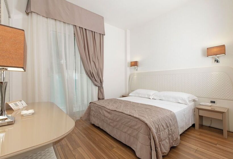 수피리어 룸, Alexander