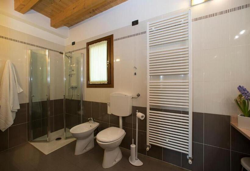 חדר סופריור לשלושה, C25