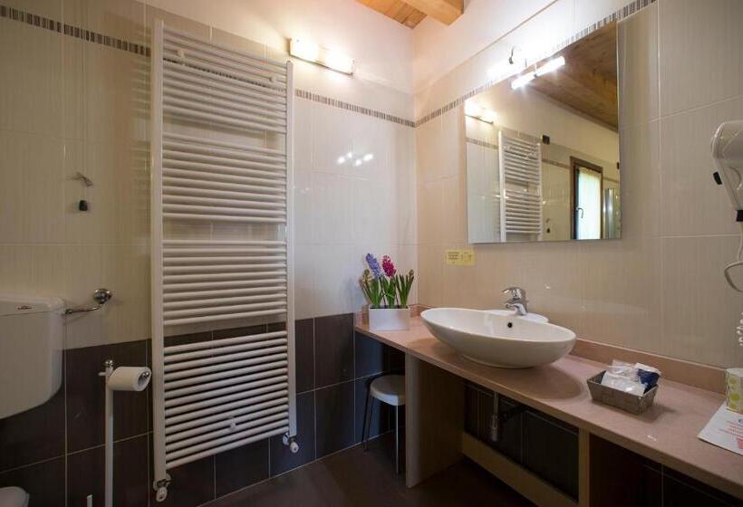 חדר סופריור לשלושה, C25