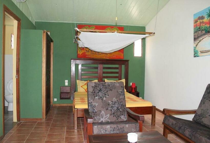 בקתה סטנדרטית, De La Baie