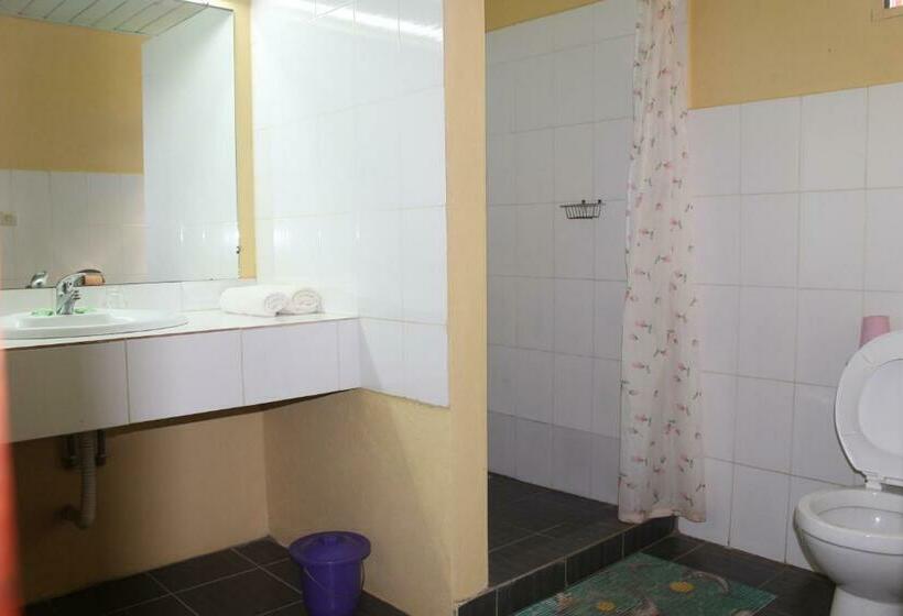 בקתה סטנדרטית, De La Baie