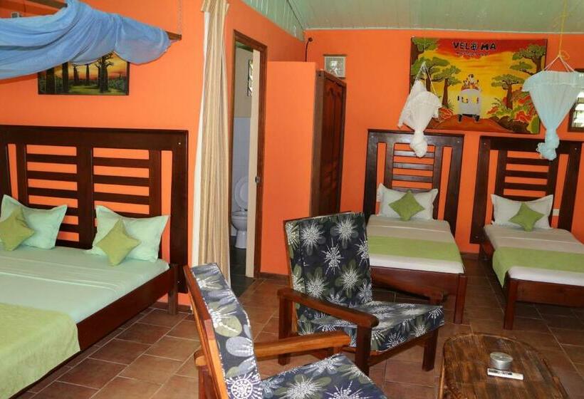 בונגלו משפחתי, De La Baie