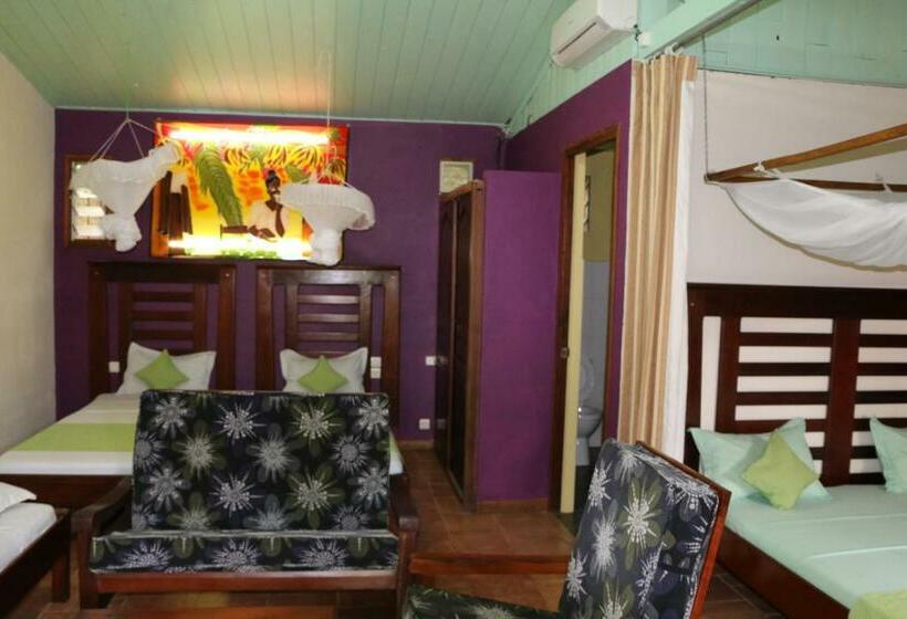 בונגלו משפחתי, De La Baie