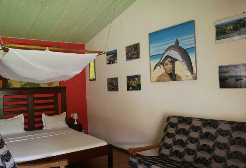 בקתה סטנדרטית, De La Baie